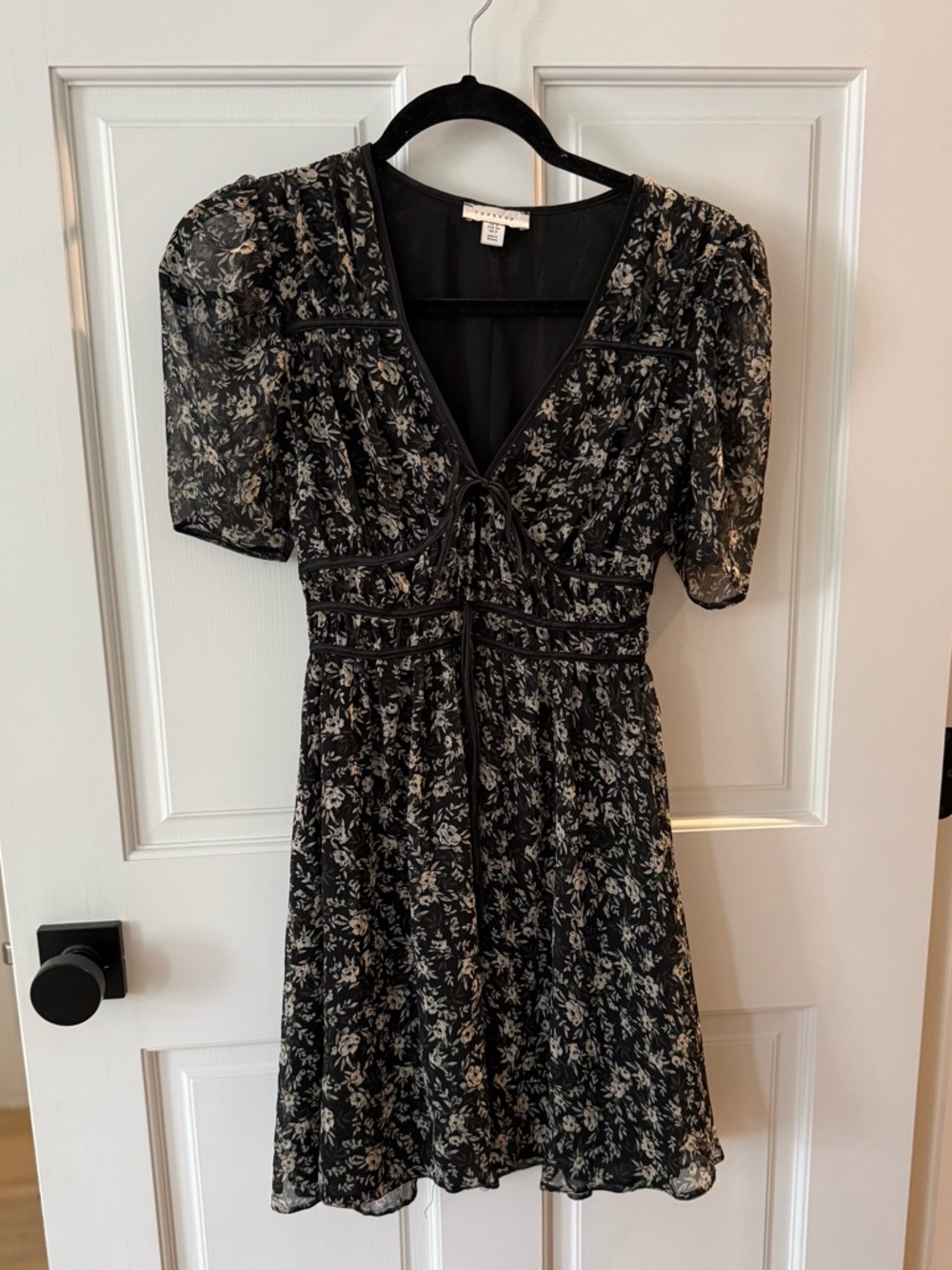 Topshop Black Floral V-Neck Mini Dress